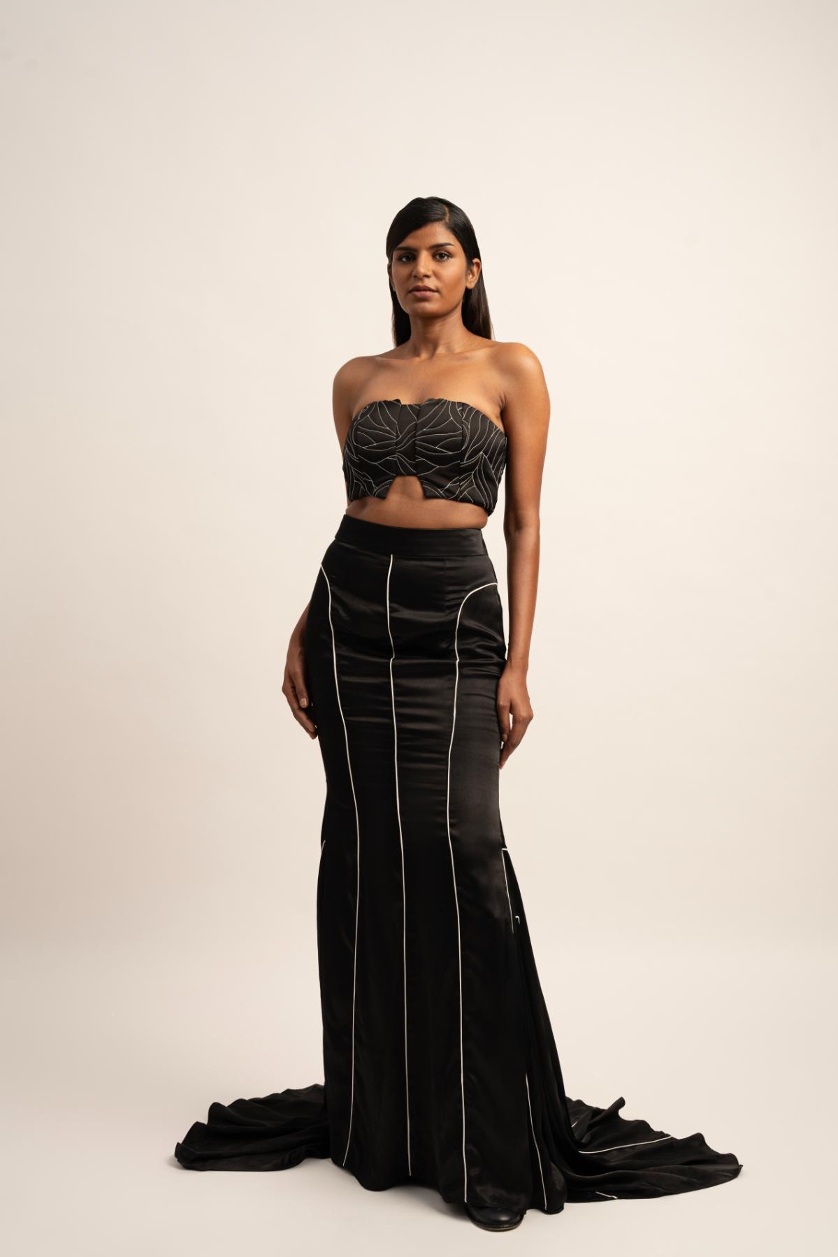 Flowing skirt with embroidered trail